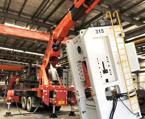 乳山附近随车吊出租，轻松解决运输难题