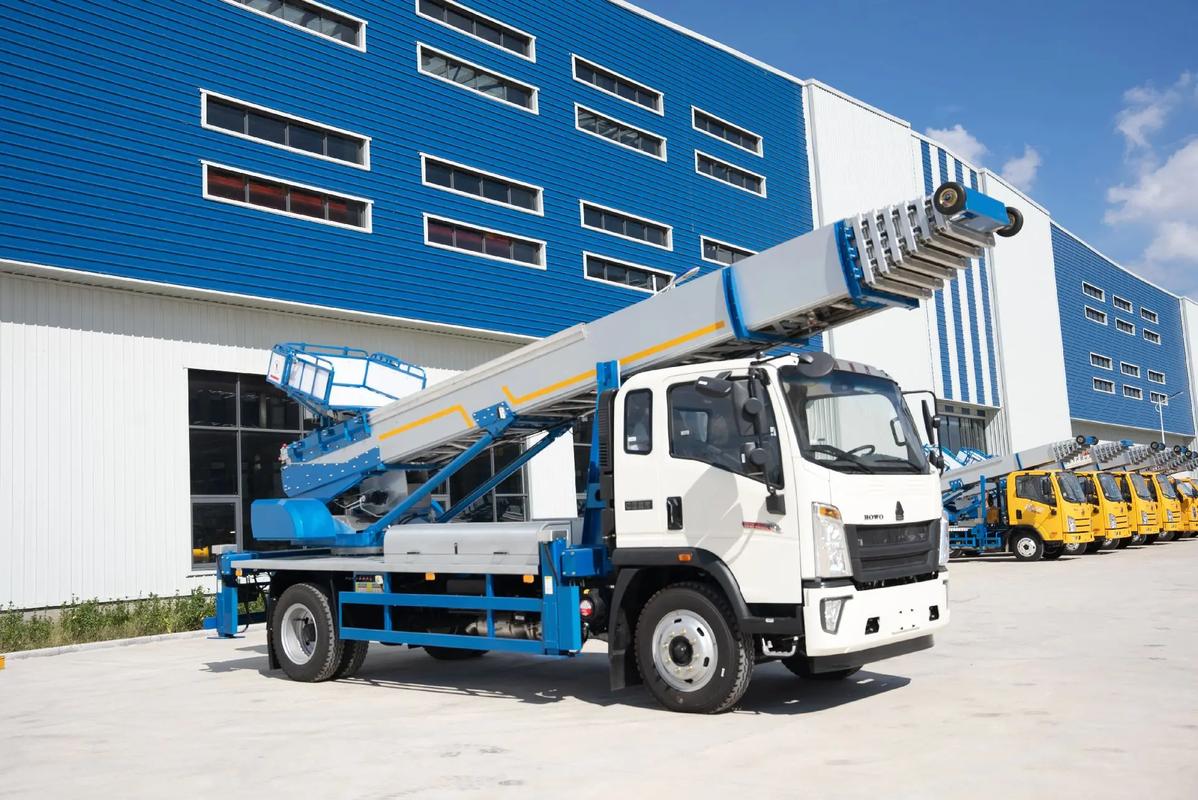 乳山出租云梯车高空作业车 建筑垃圾搬运